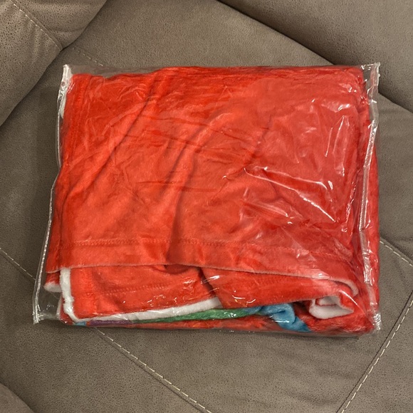 Justice blanket  Justin Bieber’s #JusticeWorldTour - Picture 4 of 4